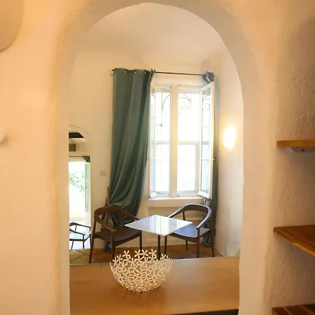 La Du Clos De La Tour Cassis