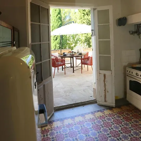 La Du Clos De La Tour *