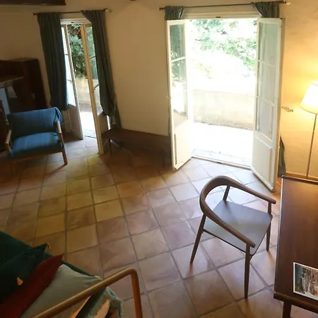 La Du Clos De La Tour Apartment