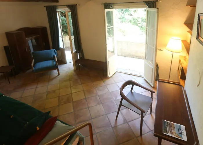 La Du Clos De La Tour Apartment